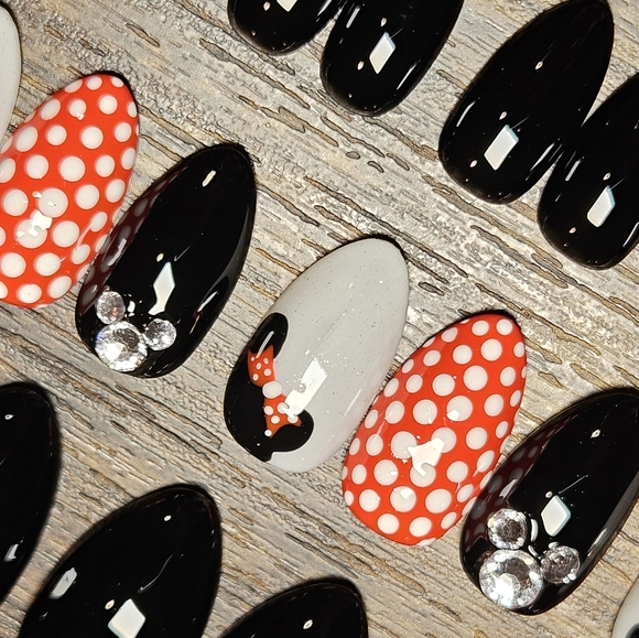 Custom Handcrafted Press On Set -Short Almond - NWOT - Picture 5 of 9